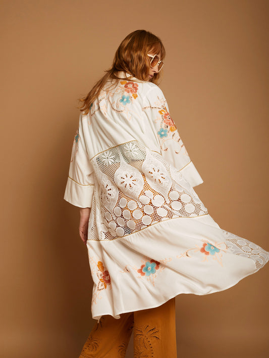 Kimono bordado bimatería calado blanco