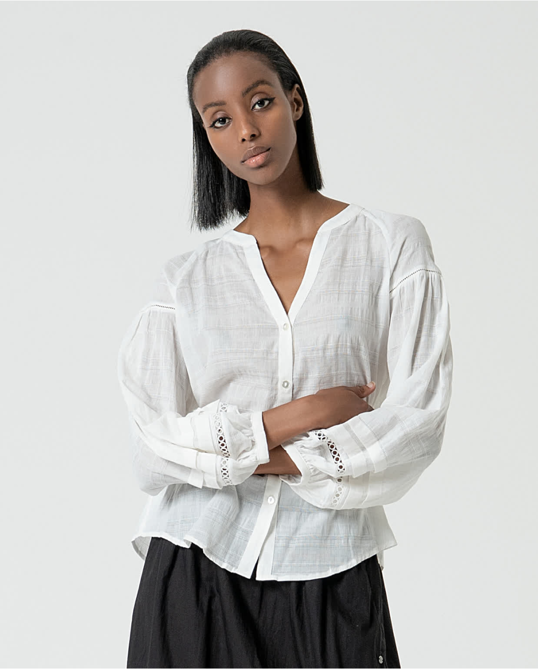 Blusa romántica con bordados