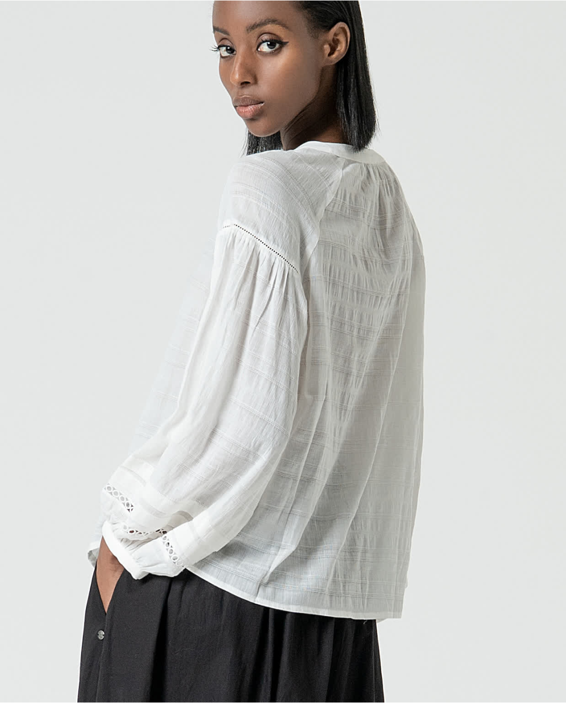 Blusa romántica con bordados