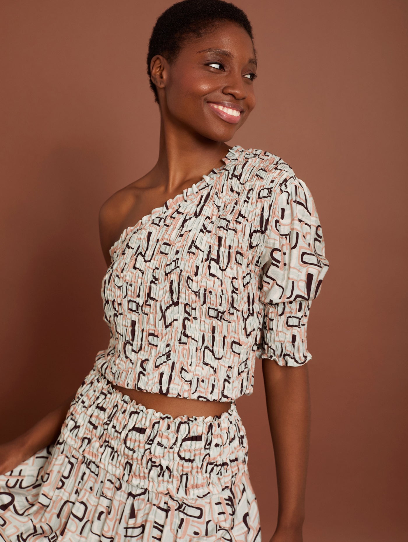 Blusa asimetrica estampada