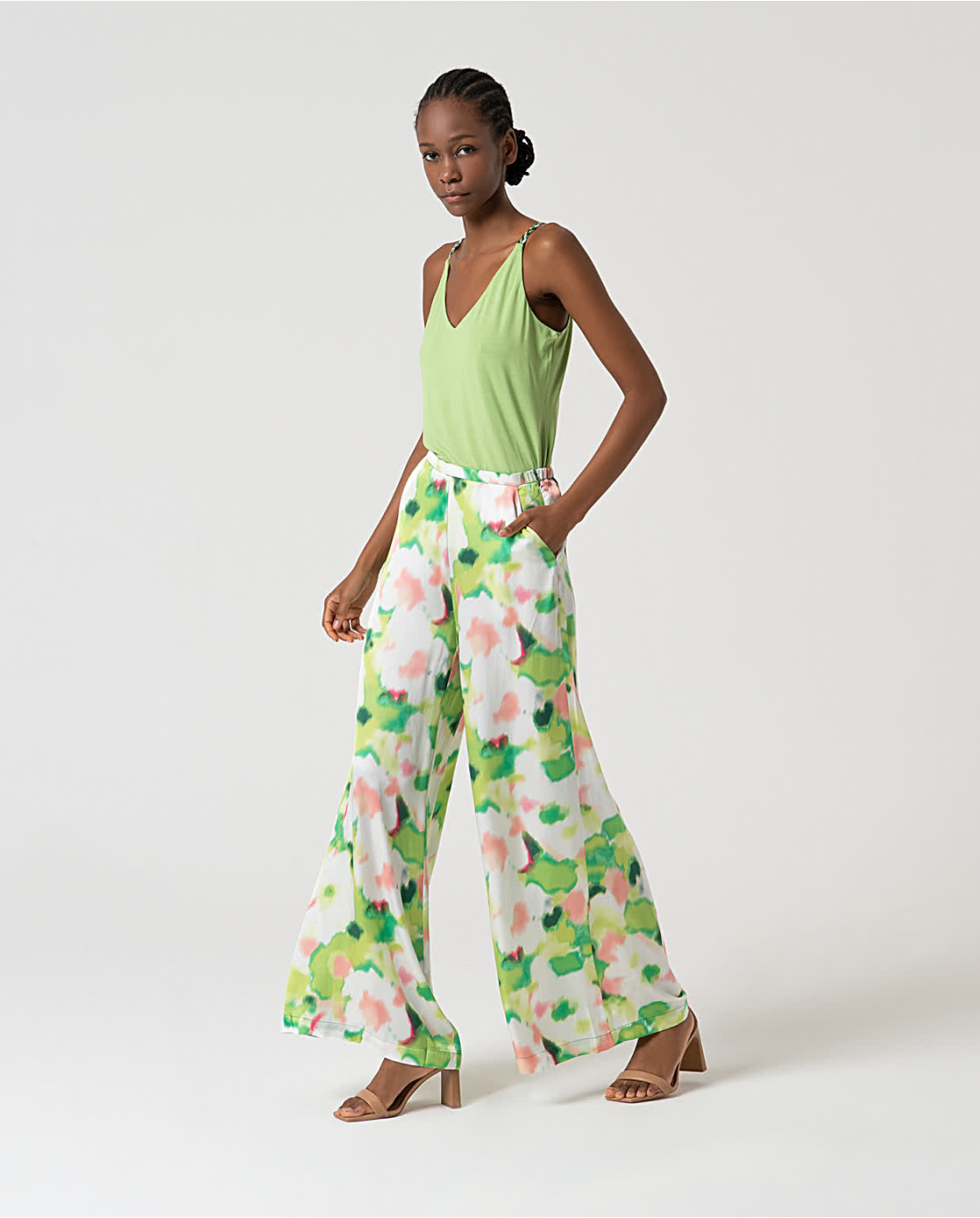Pantalón palazzo satinado estampado