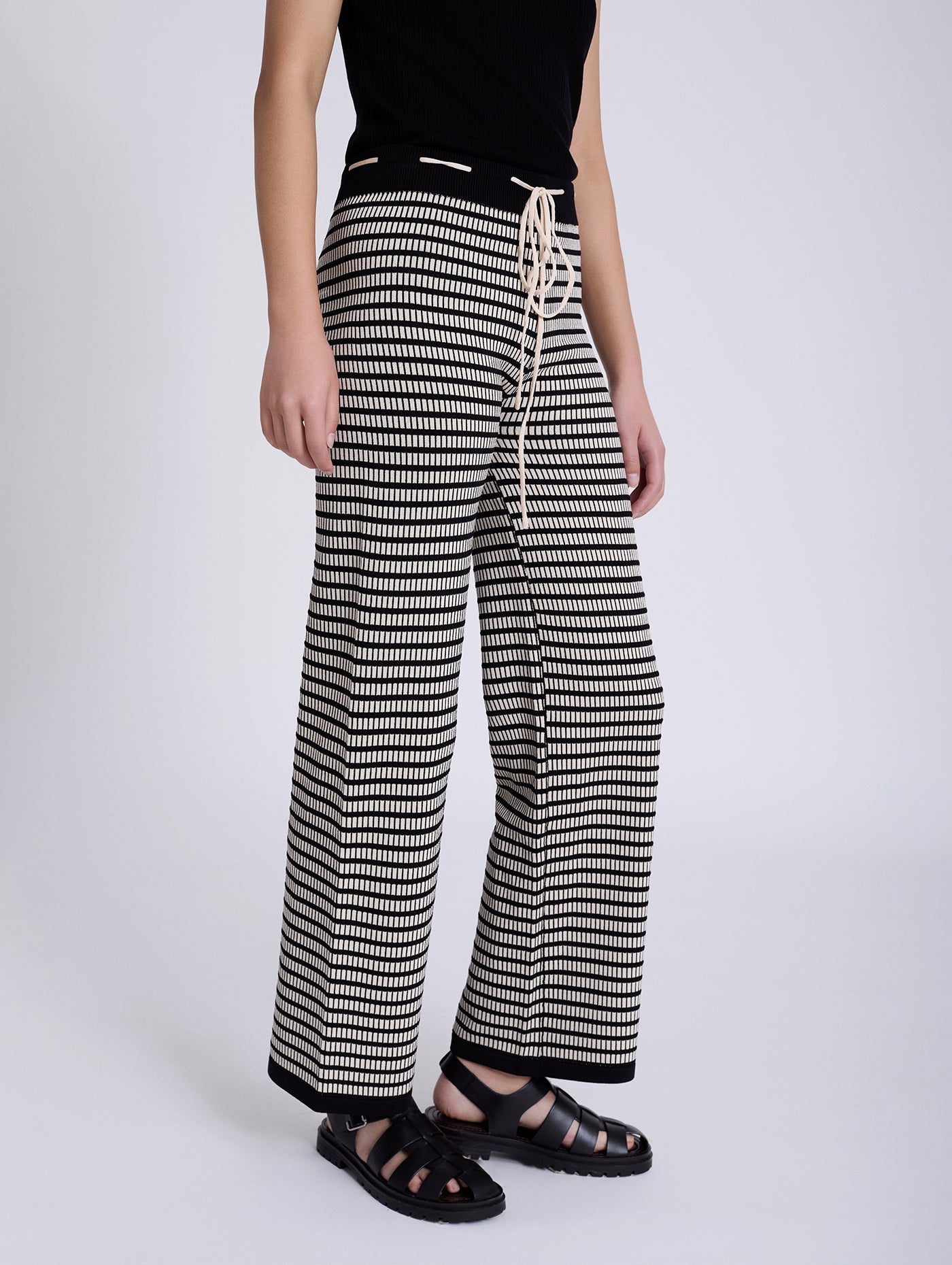 Pantalón blanco y negro conjunto