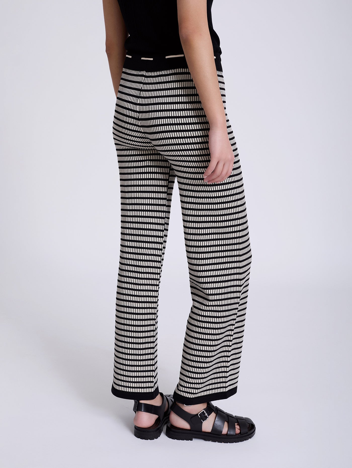 Pantalón blanco y negro conjunto
