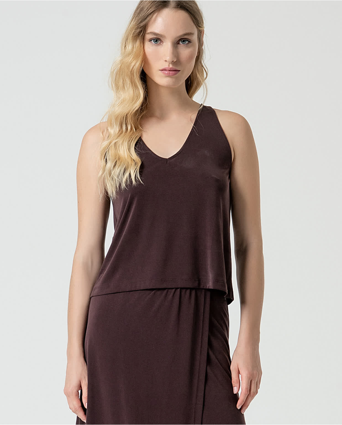 Top elástico escote pico