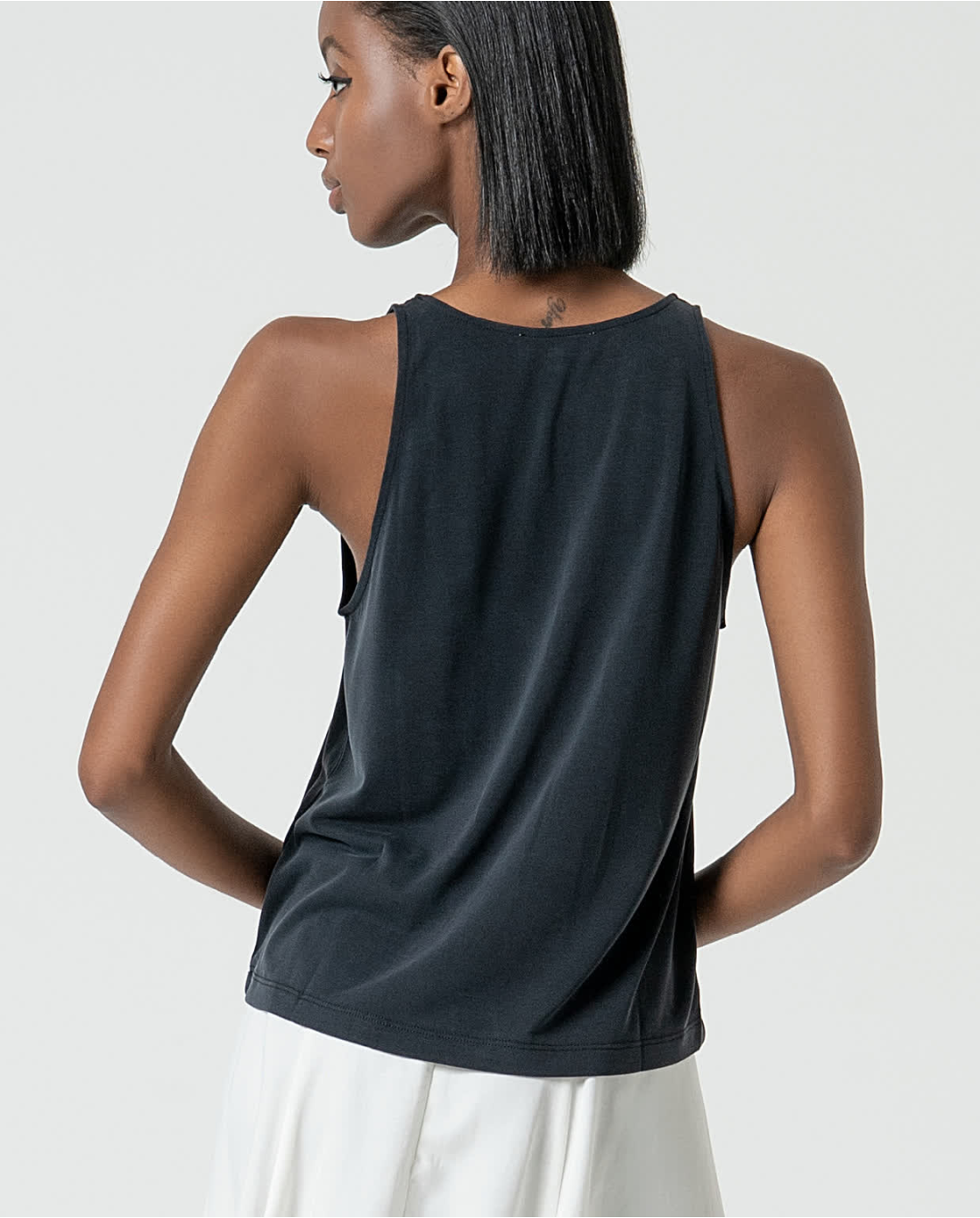 Top elástico escote pico