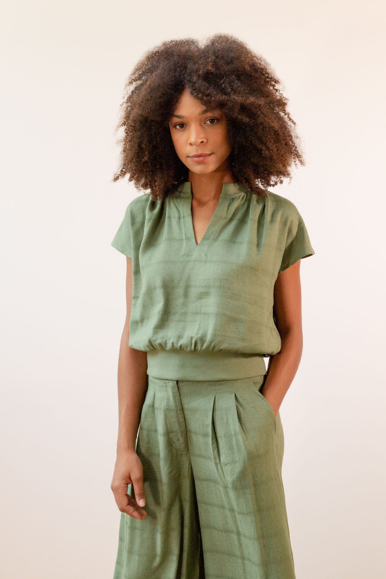 Blusa verde cuello mao