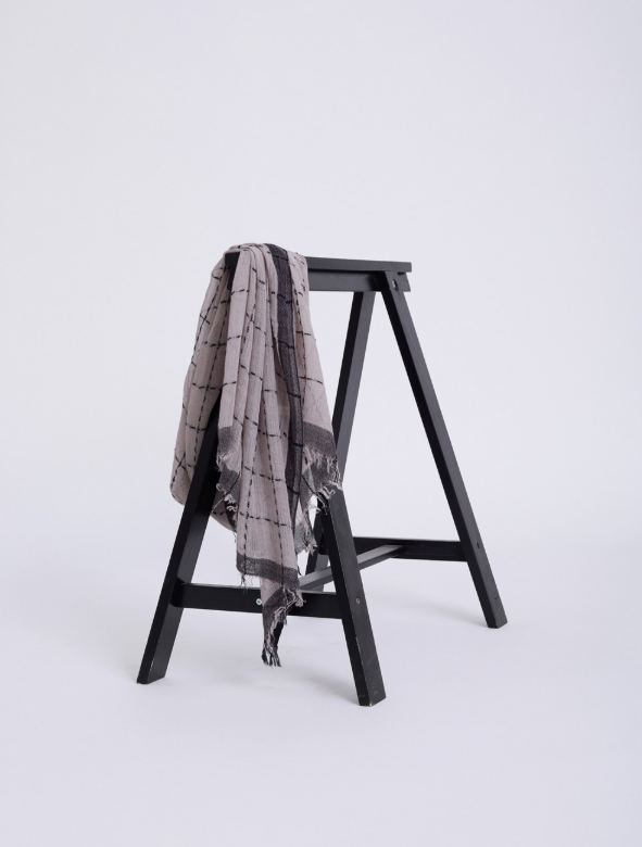 Foulard viscosa hiladura plateada